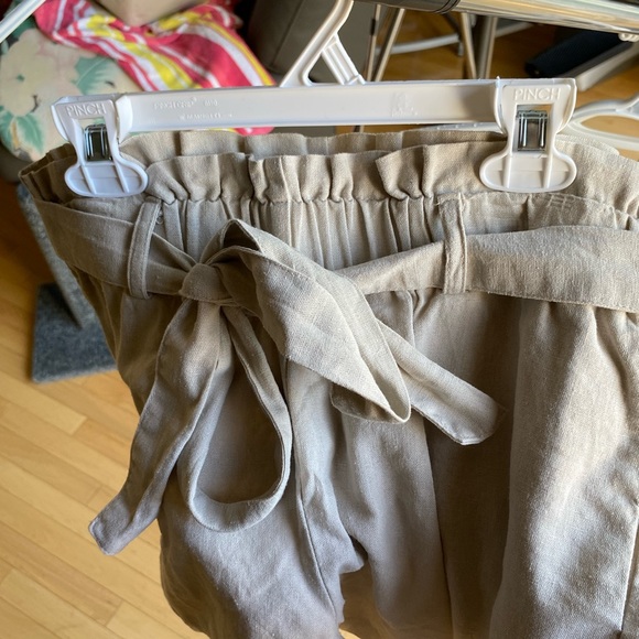 tan shorts, super cute bow as belt - Picture 2 of 4